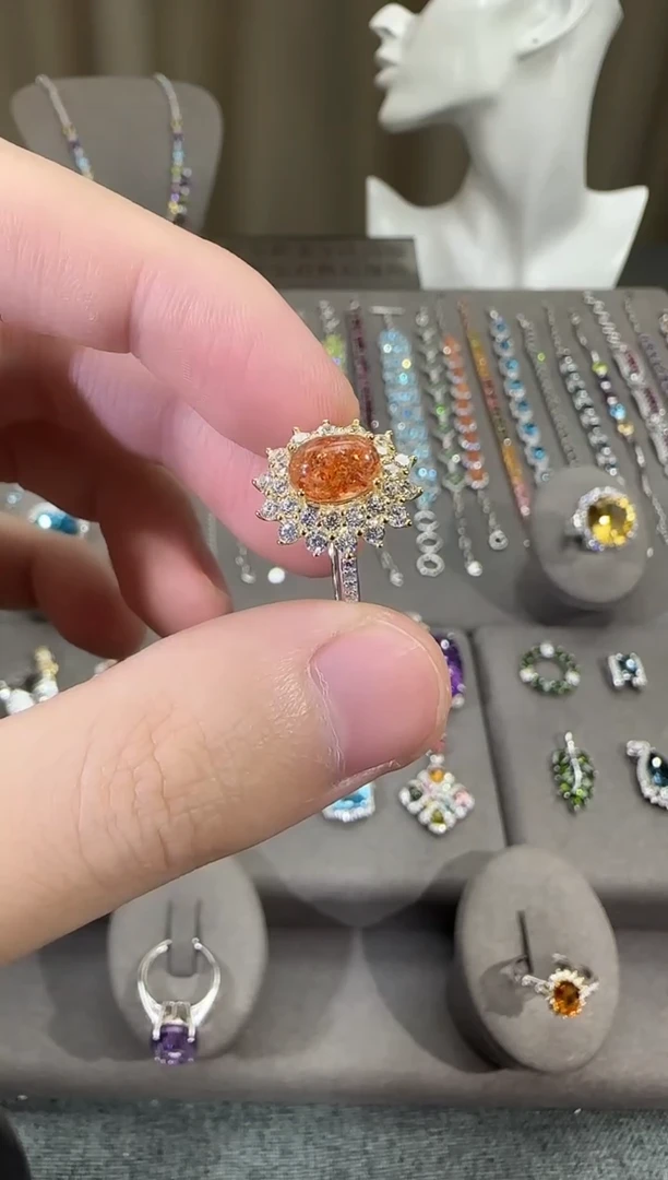 银S925镶嵌戒指日光石6*8mm繁花设计款