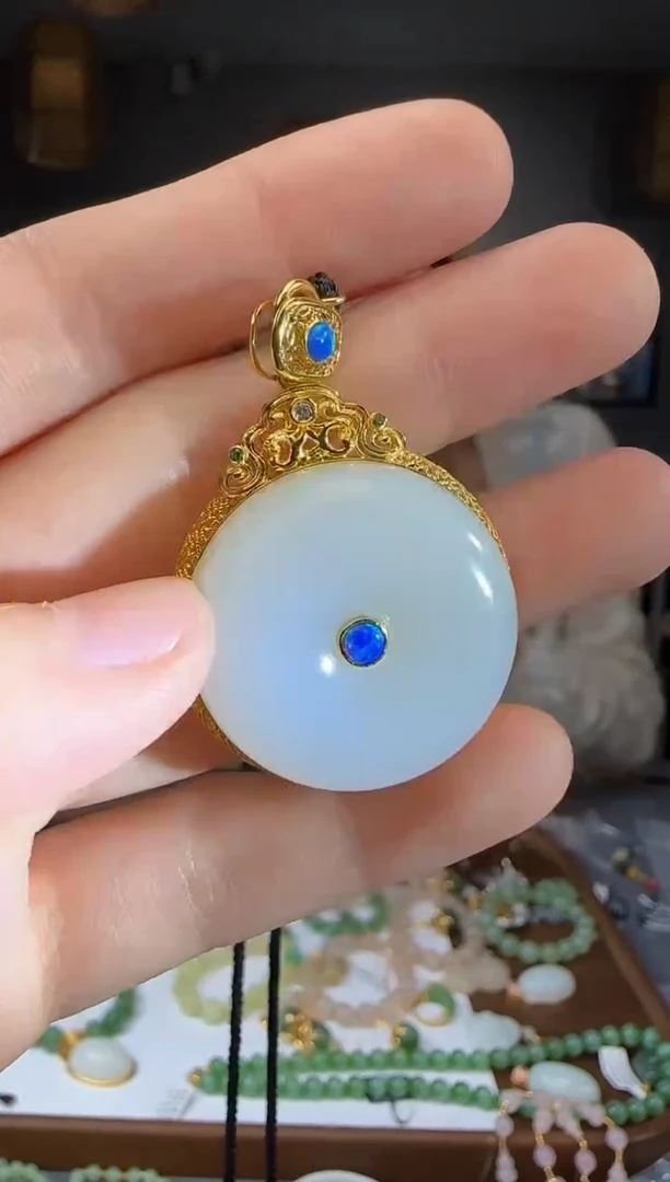 和田玉18K金镶嵌吊坠(不含链)1