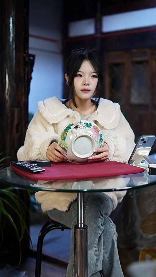 安*桥粉彩花鸟贡碗