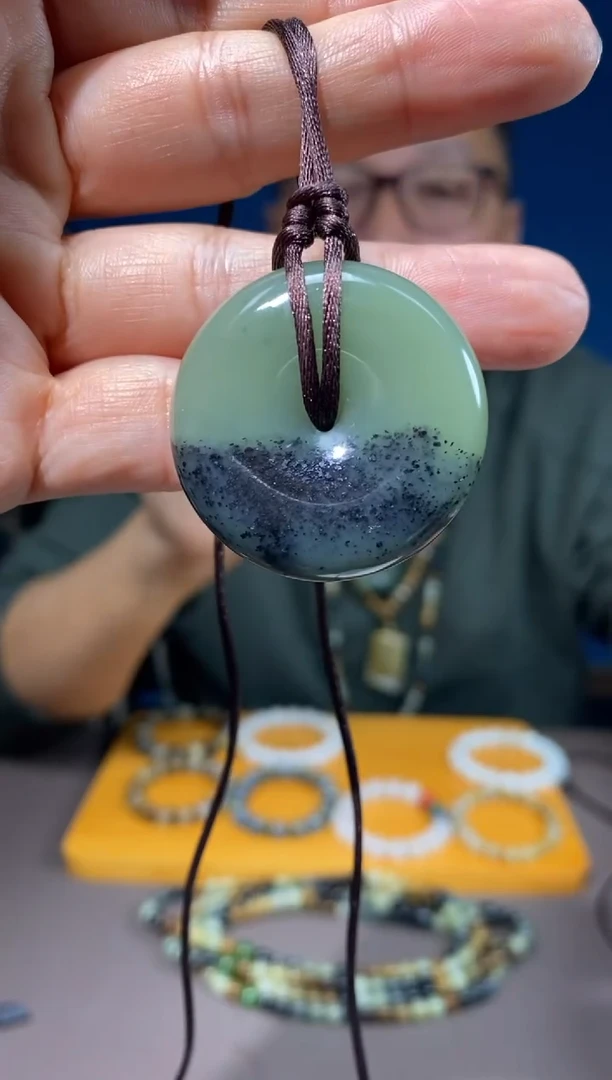 颈饰未镶嵌和田玉颜色多样性发货拍一发一