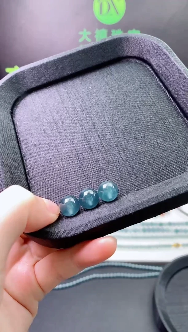 翡翠未镶嵌颈饰建****】0533279388（99*3颗）