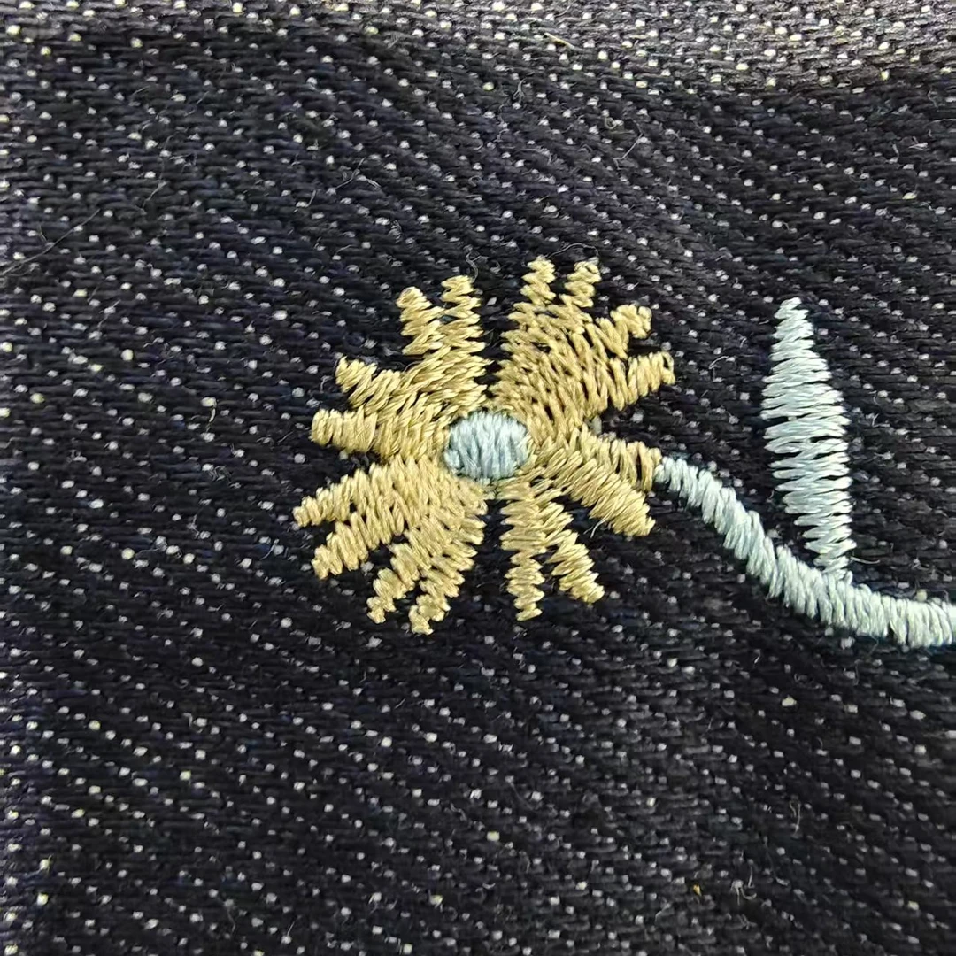 定制小雏菊重工刺绣洗水牛仔面料，牛仔夹克，裤子，寸衣DIY设计