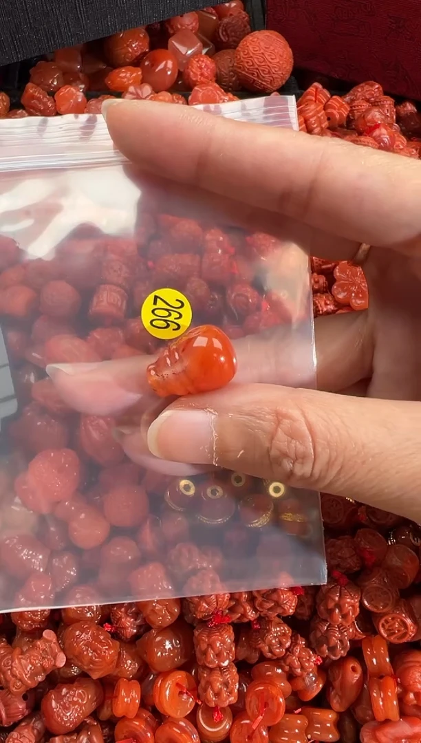 南红玛瑙未镶嵌颈饰2