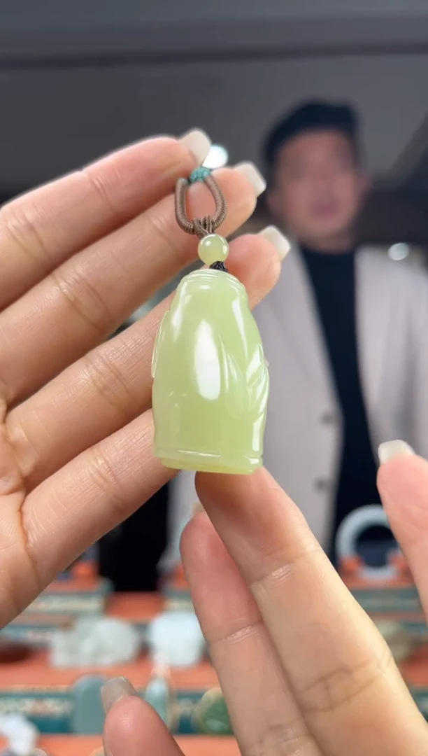 颈饰未镶嵌和田玉佩佩