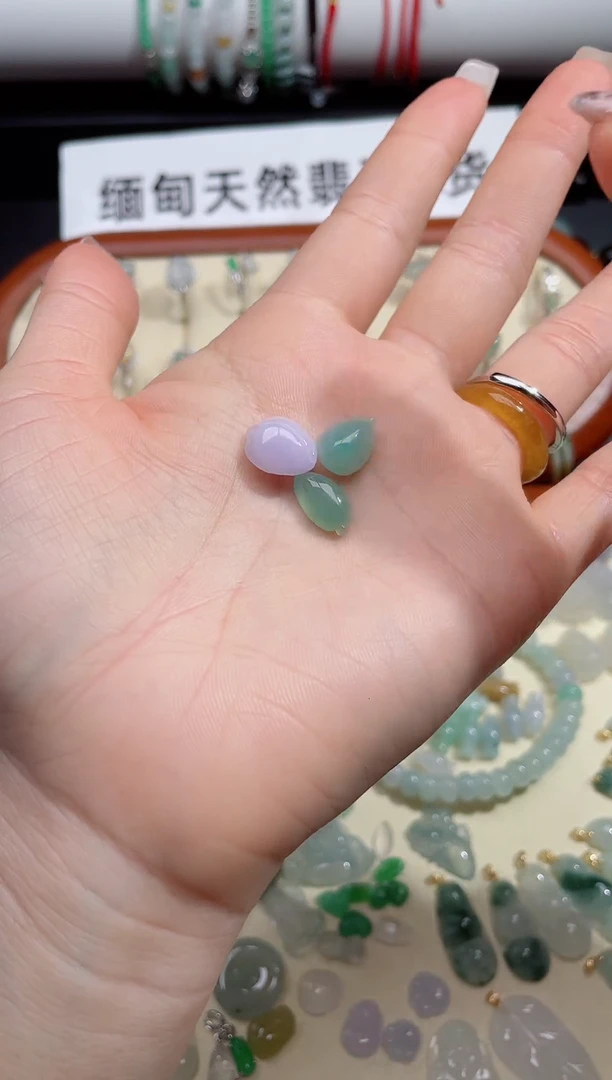 吊坠(不含链)未镶嵌翡翠.