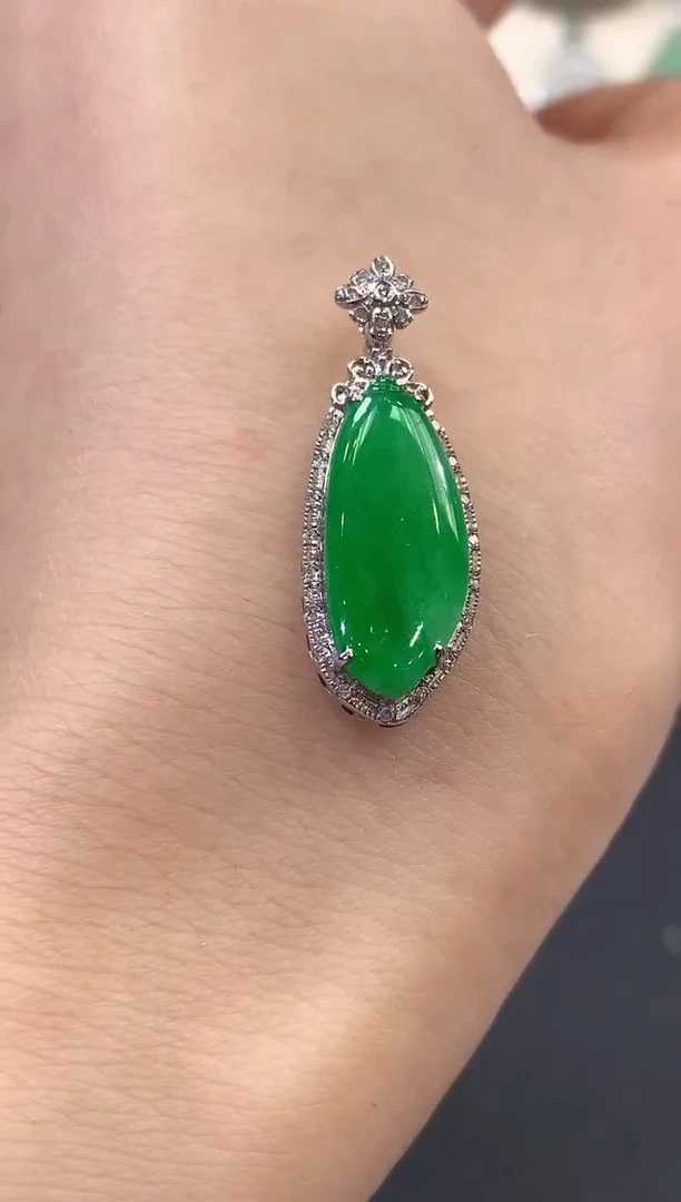 【闪购商品】翡翠吊坠(不含链)18K金镶嵌 C11