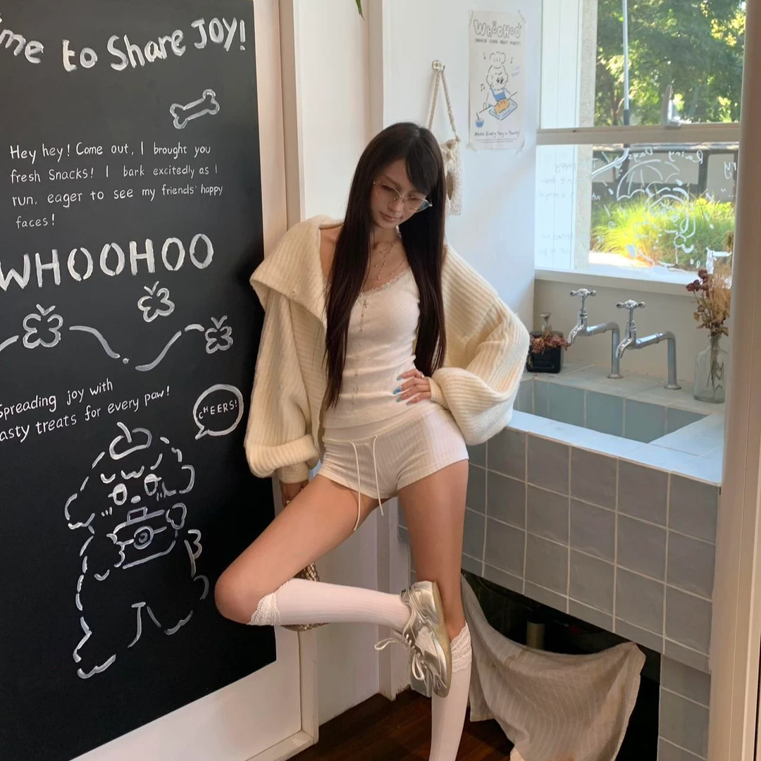 小众气质开衫女秋冬2025新款针织毛衣外套长袖小吊带背心百搭短裤