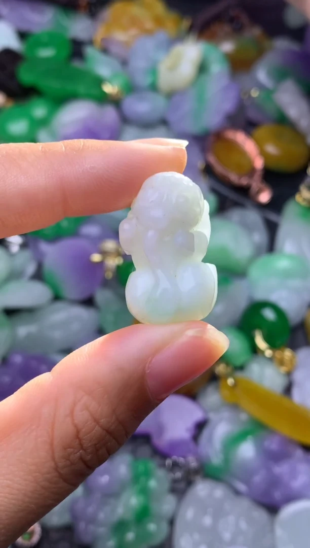 颈饰未镶嵌翡翠缅甸翡翠吊坠