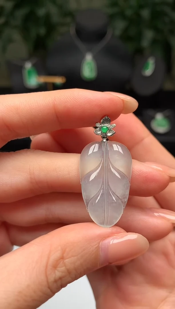 颈饰18K金镶嵌翡翠叶子