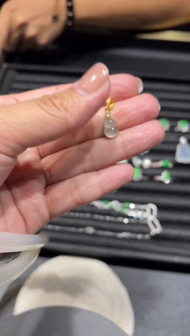 翡翠未镶嵌吊坠(不含链)天然A货翡翠