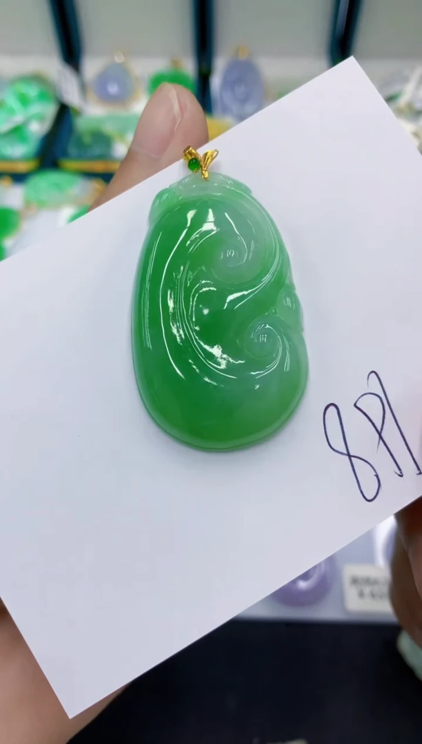 翡翠18K金镶嵌颈饰翡翠