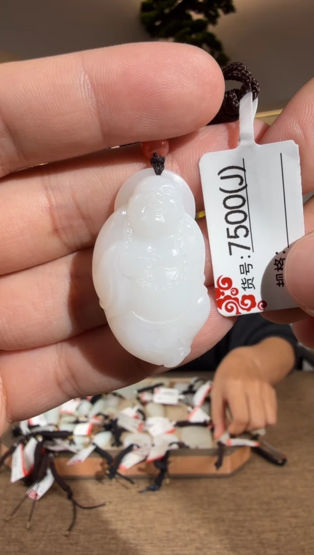 颈饰未镶嵌和田玉1J