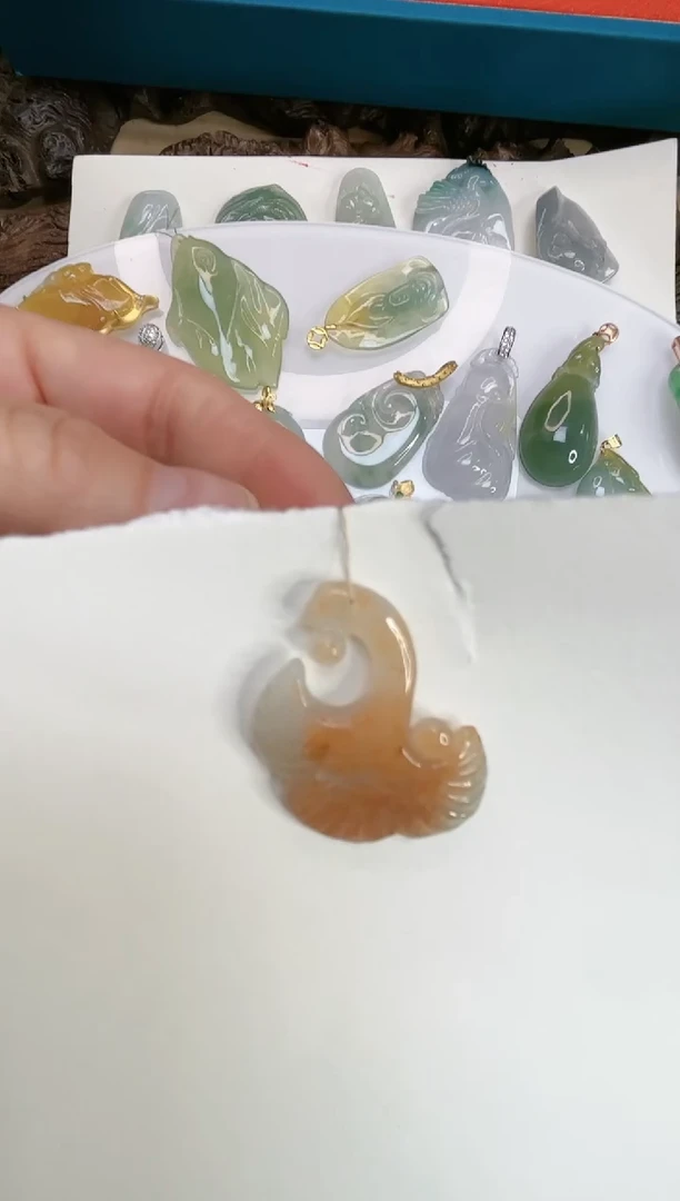 【闪购商品】翡翠吊坠(不含链)未镶嵌翡翠银杏叶挂件