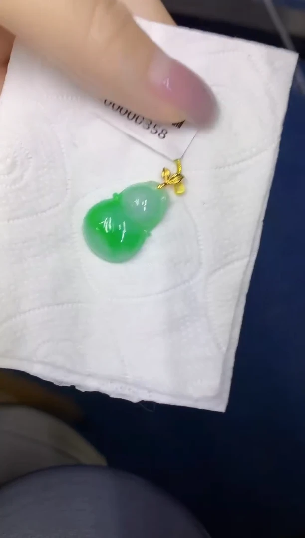 颈饰18K金镶嵌翡翠缅甸天然翡翠A货