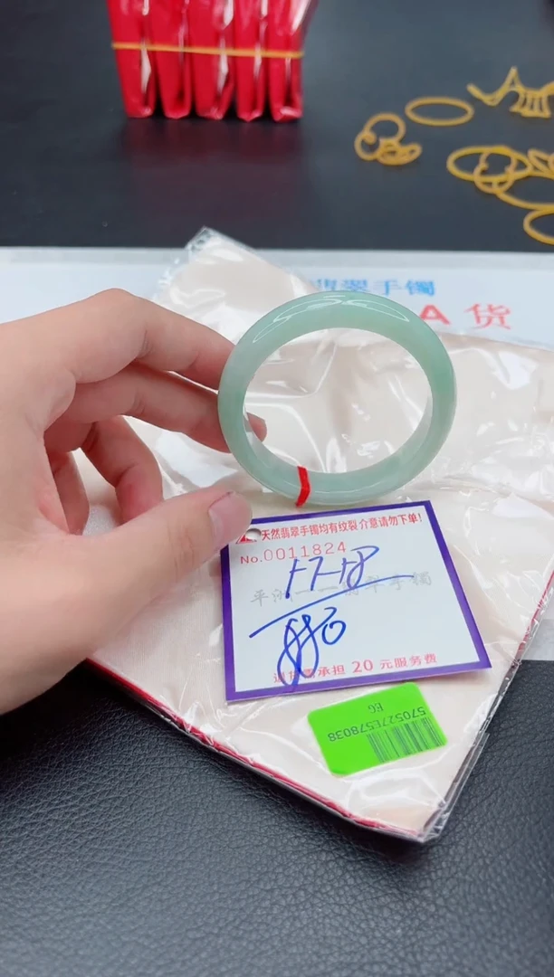 翡翠手镯未镶嵌1