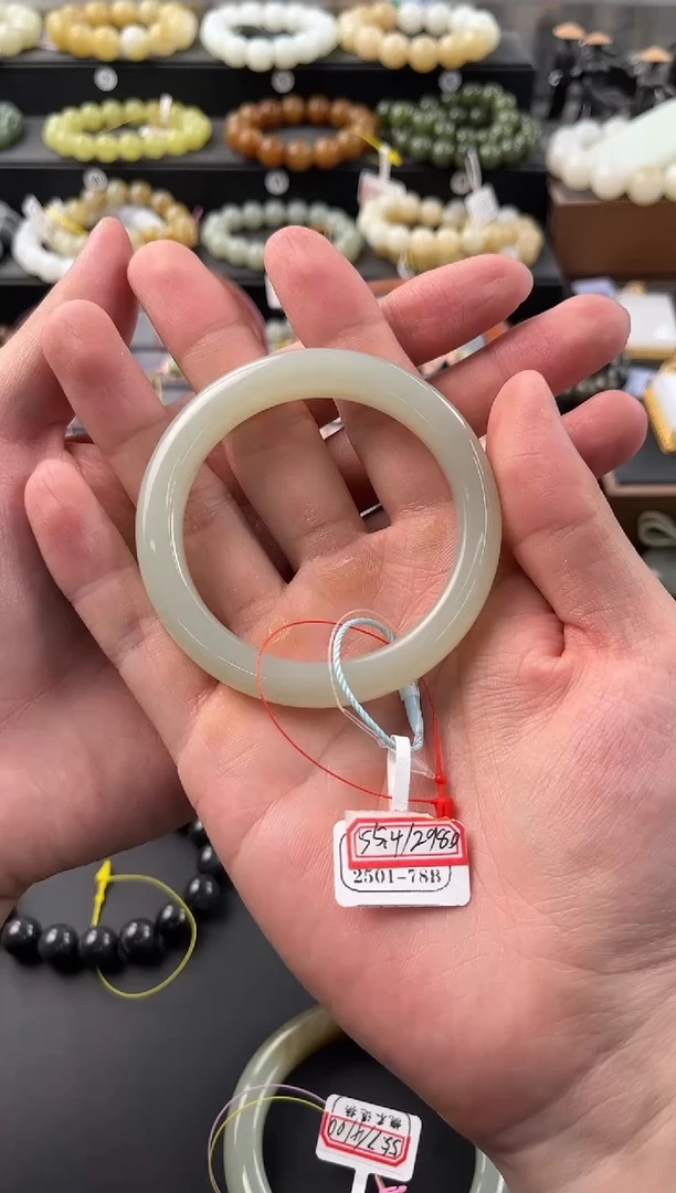 和田玉手镯未镶嵌且末青白手镯卡55.4微色差