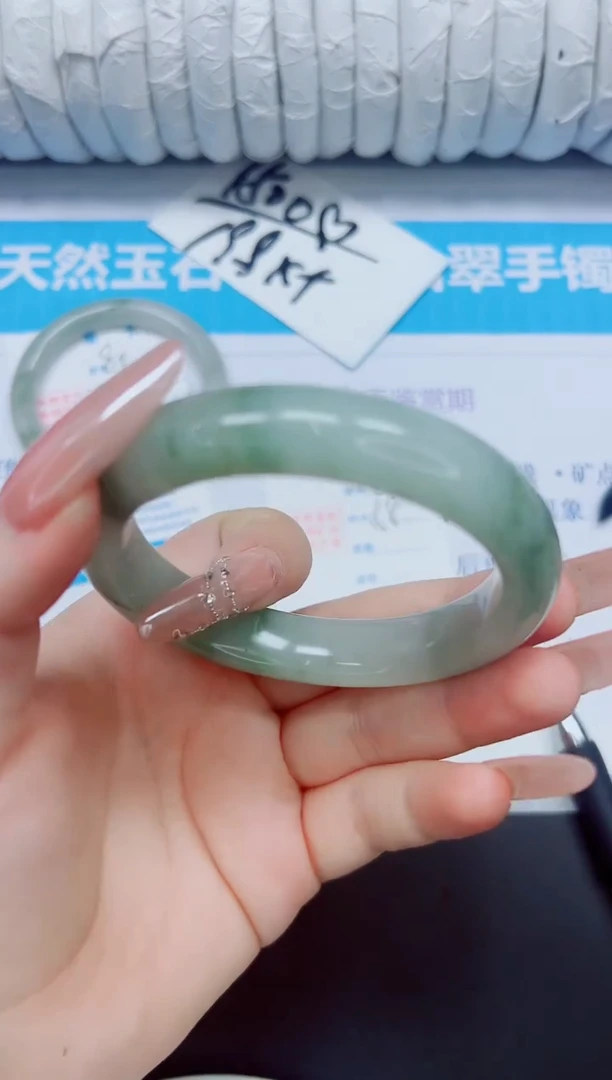 石英质玉手镯未镶嵌81/58