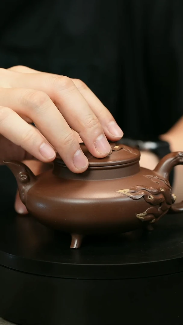 茶壶紫砂抖****6H2234周卓琴三足贴叶寿桃炉鼎
