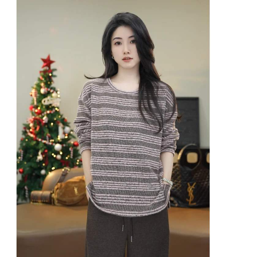 小乖逃休闲时尚粉色条纹卫衣上衣大圆领简约宽松秋冬百搭款M9712