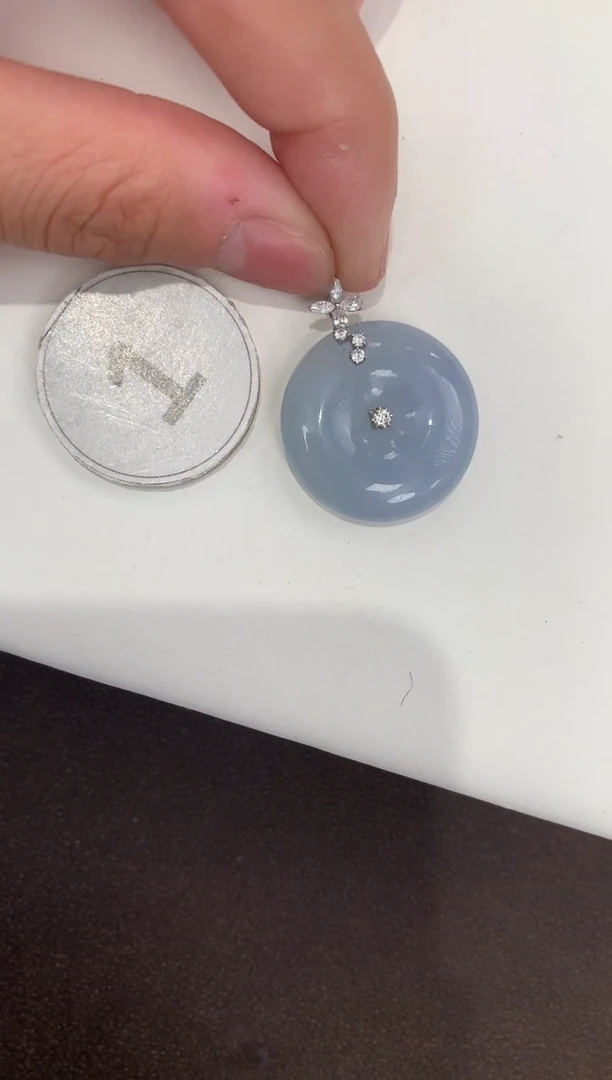 颈饰18K金镶嵌翡翠天然缅甸A货翡翠