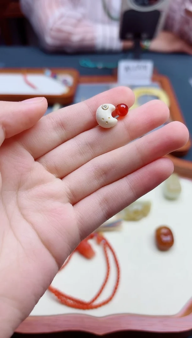 玛瑙/玉髓配饰未镶嵌玛瑙月亮配饰GW