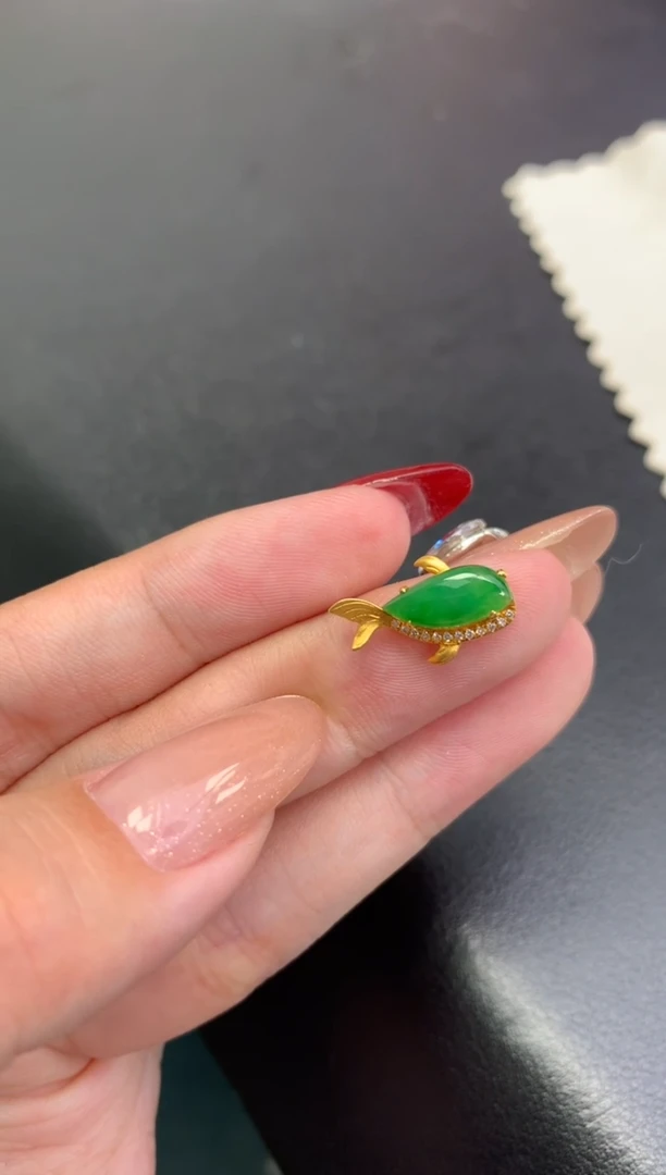 颈饰18K金镶嵌翡翠48小时鉴赏期 退货不扣服务费