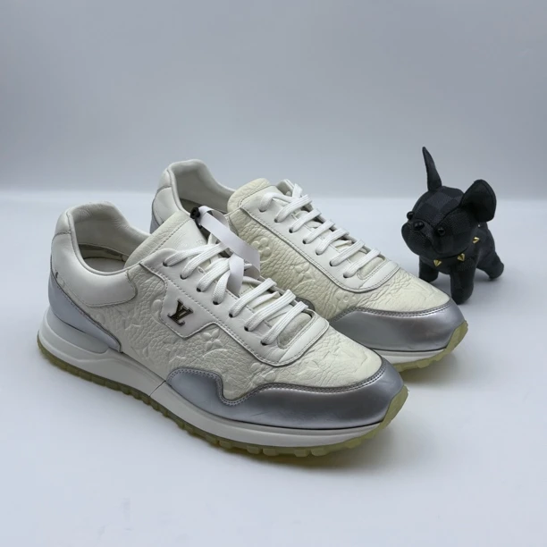 99新 LouisVuitton/路易威登 白色老花压花运动鞋 41码