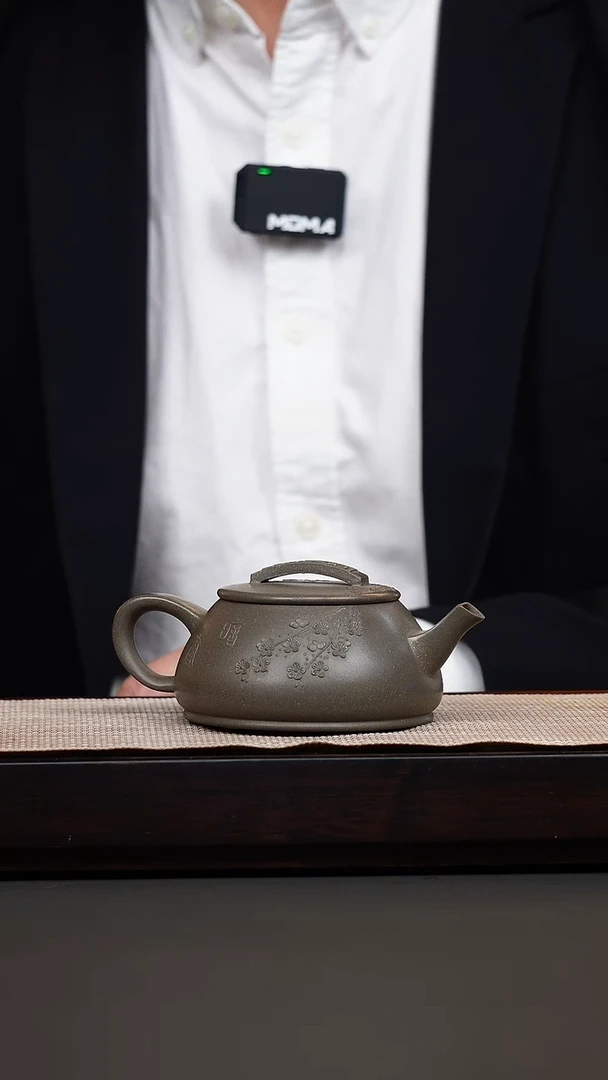 茶壶紫砂蟹壳青刻绘瓦瓢