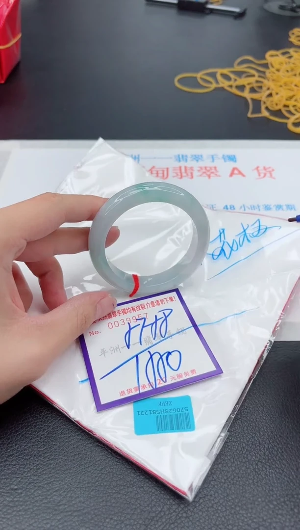 翡翠手镯未镶嵌1
