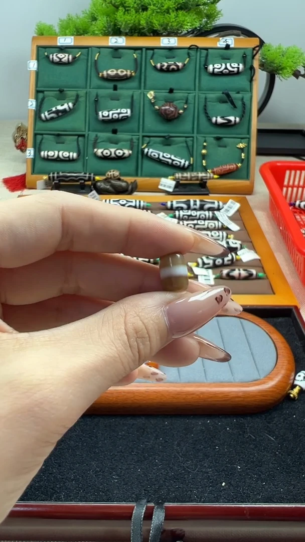 玛瑙/玉髓（覆膜）颈饰未镶嵌183.（微瑕）