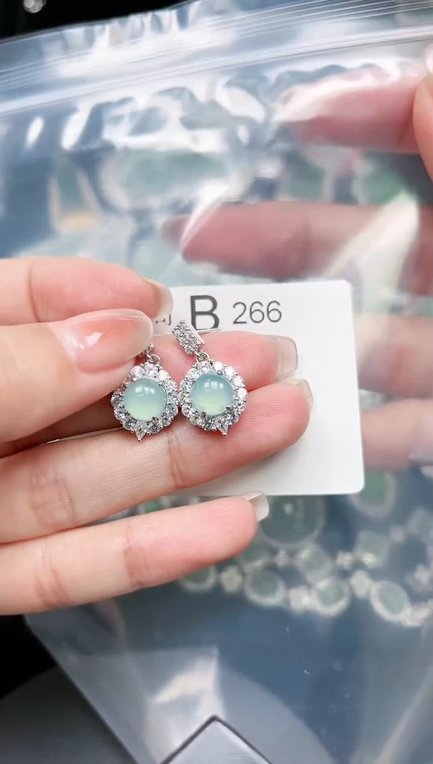 【闪购商品】翡翠颈饰未镶嵌266赠皮绳