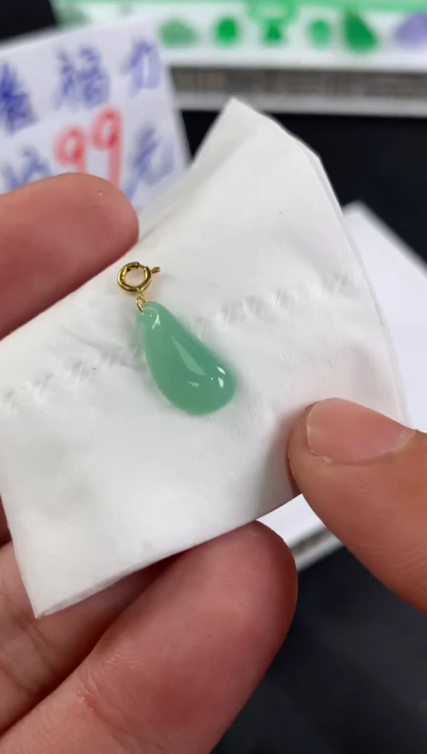 颈饰18K金镶嵌翡翠城*翡翠