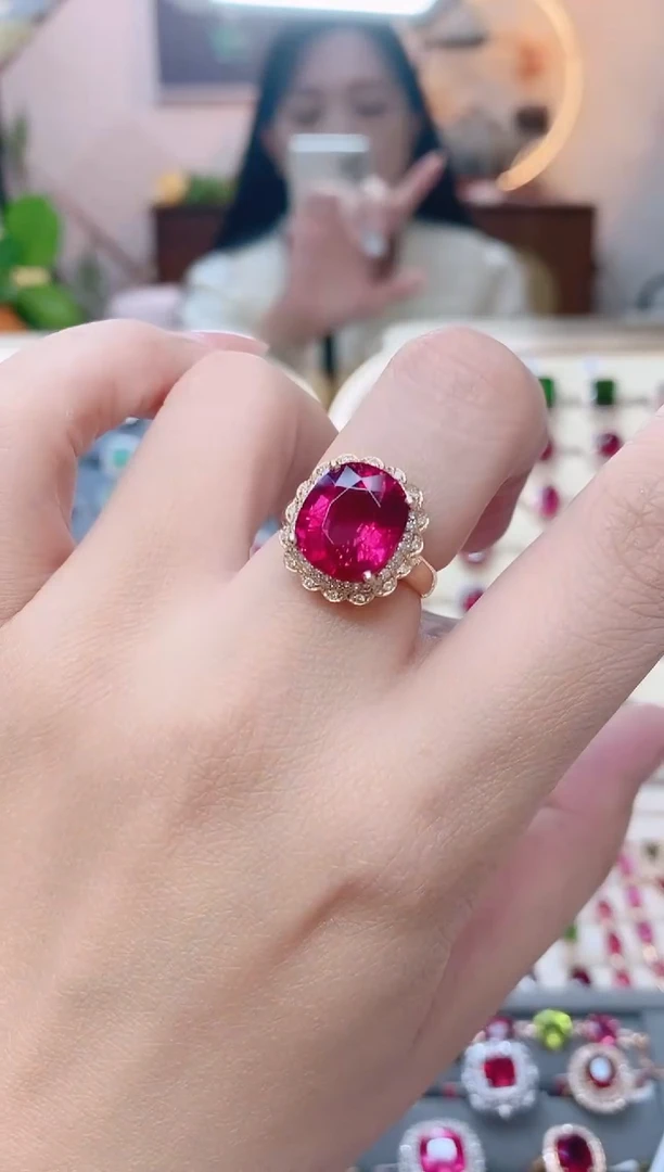 18K金镶嵌戒指红色碧玺-6.4ct卢比来红色