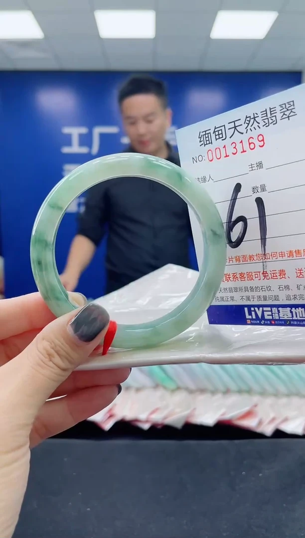 未镶嵌手镯翡翠天然翡翠手镯