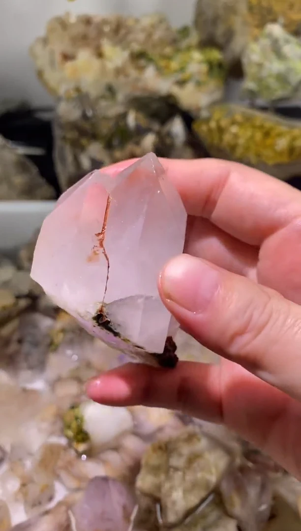 未镶嵌珠宝半成品水晶?四川超七花园水晶