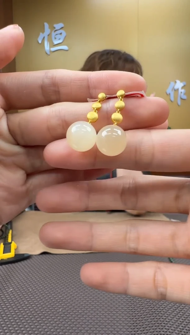 和田玉18K金镶嵌颈饰耳饰一对