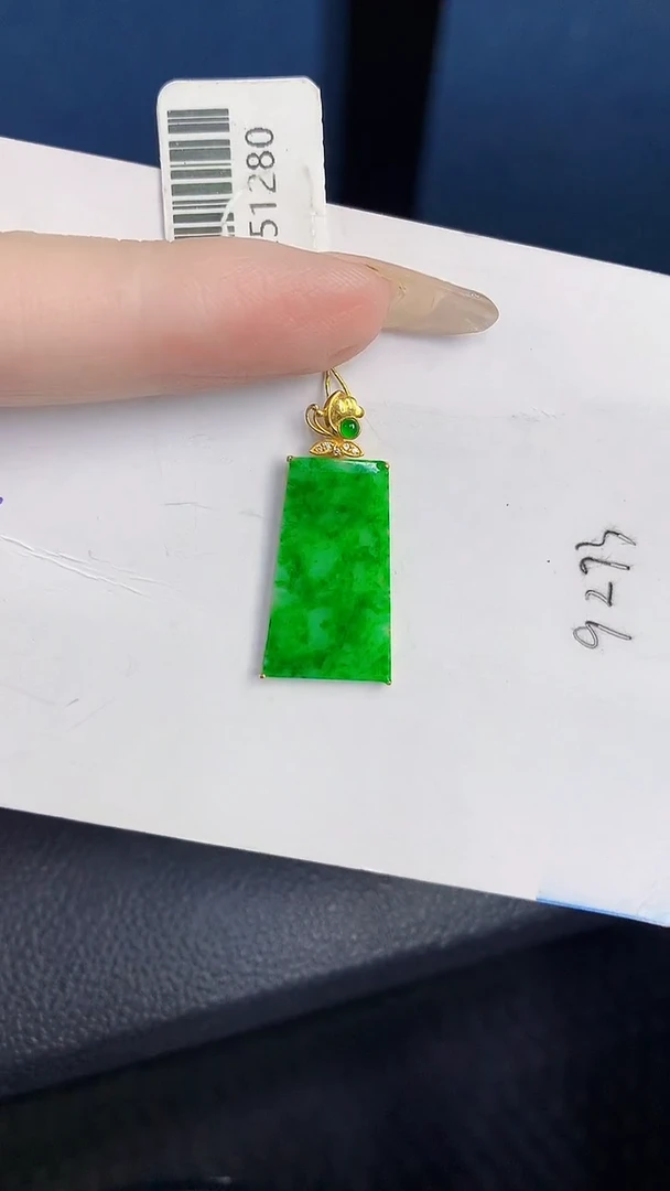 颈饰18K金镶嵌翡翠缅甸天然翡翠A货