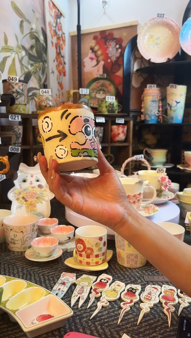 景德镇设计款手绘杯杯