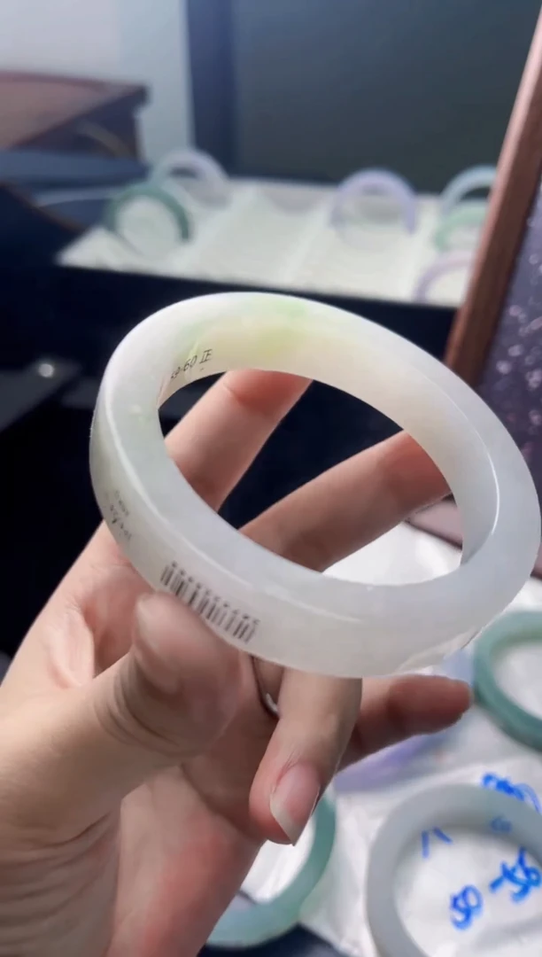 定制翡翠正圈未镶嵌定制手镯