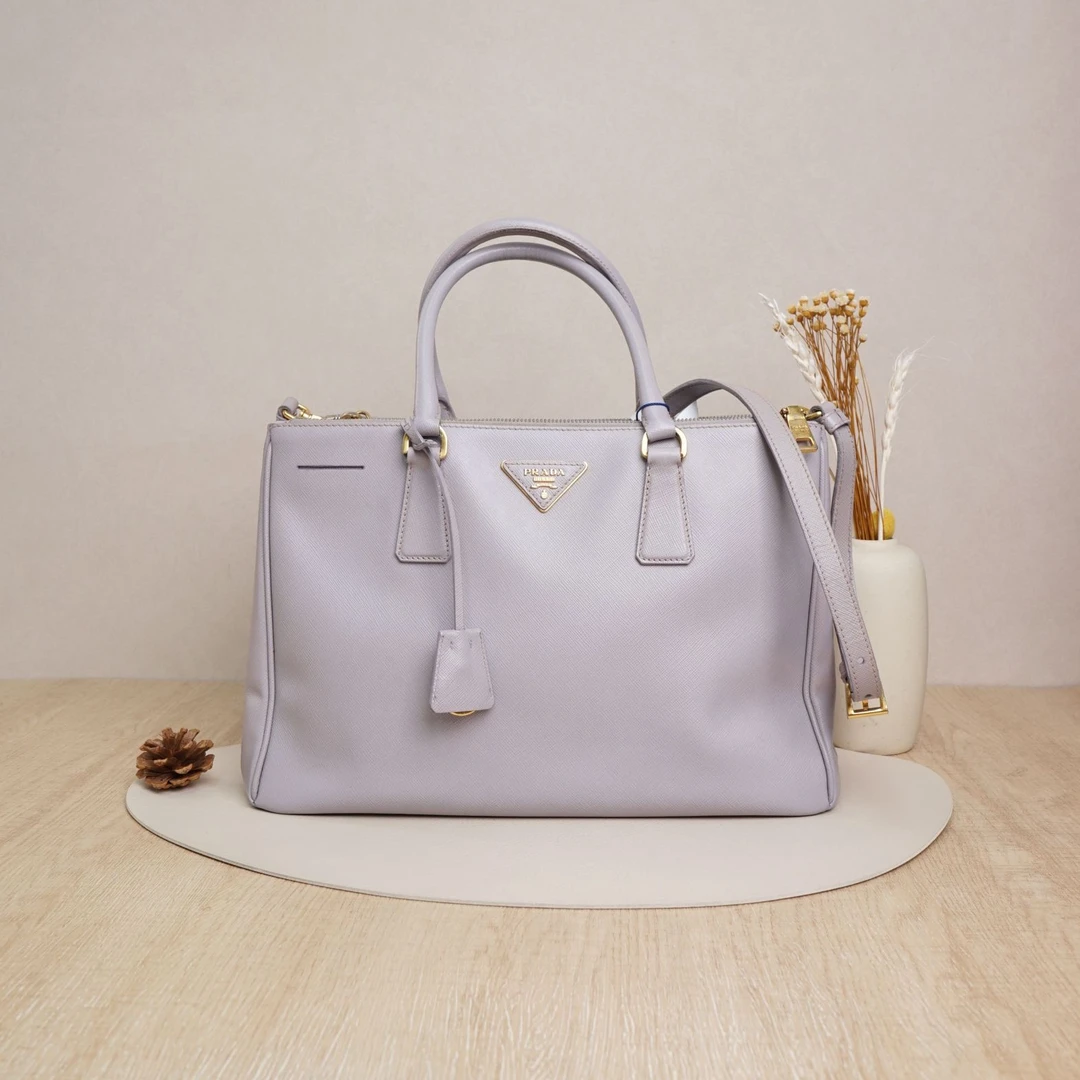 95新 Prada/普拉达 普拉达杀手包大号浅灰色牛皮/DS043183