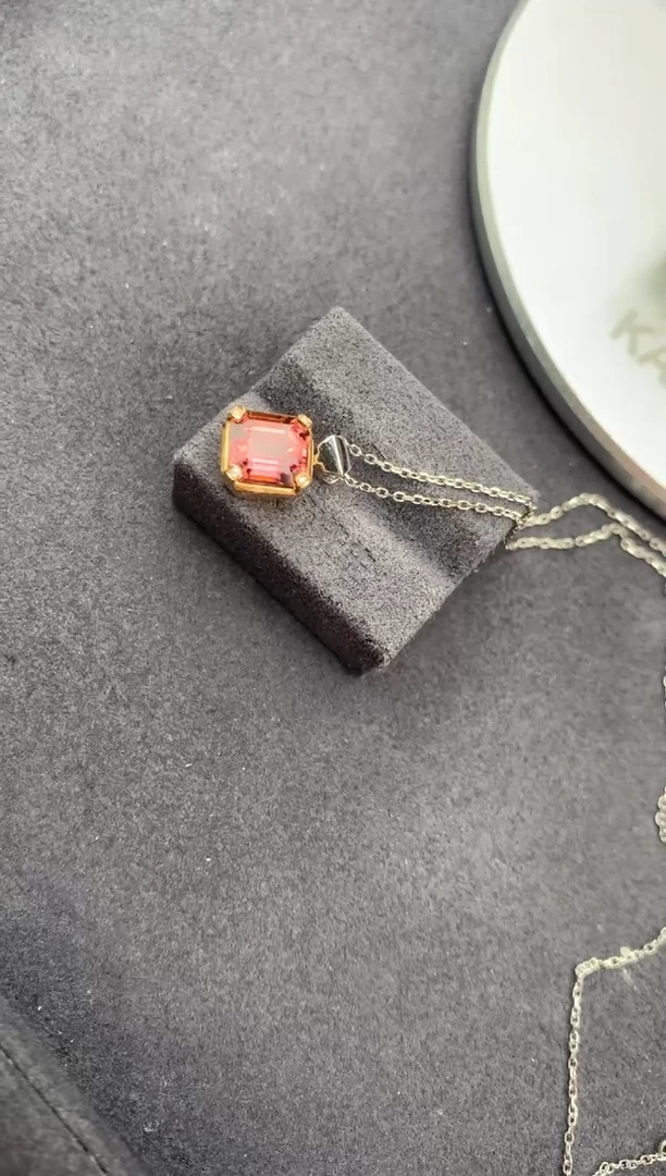 吊坠(赠链)18K金镶嵌碧玺2ct粉碧玺  AE  定制