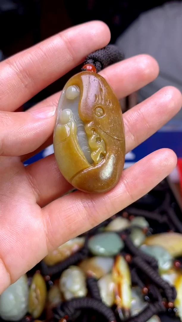 和田玉未镶嵌颈饰1