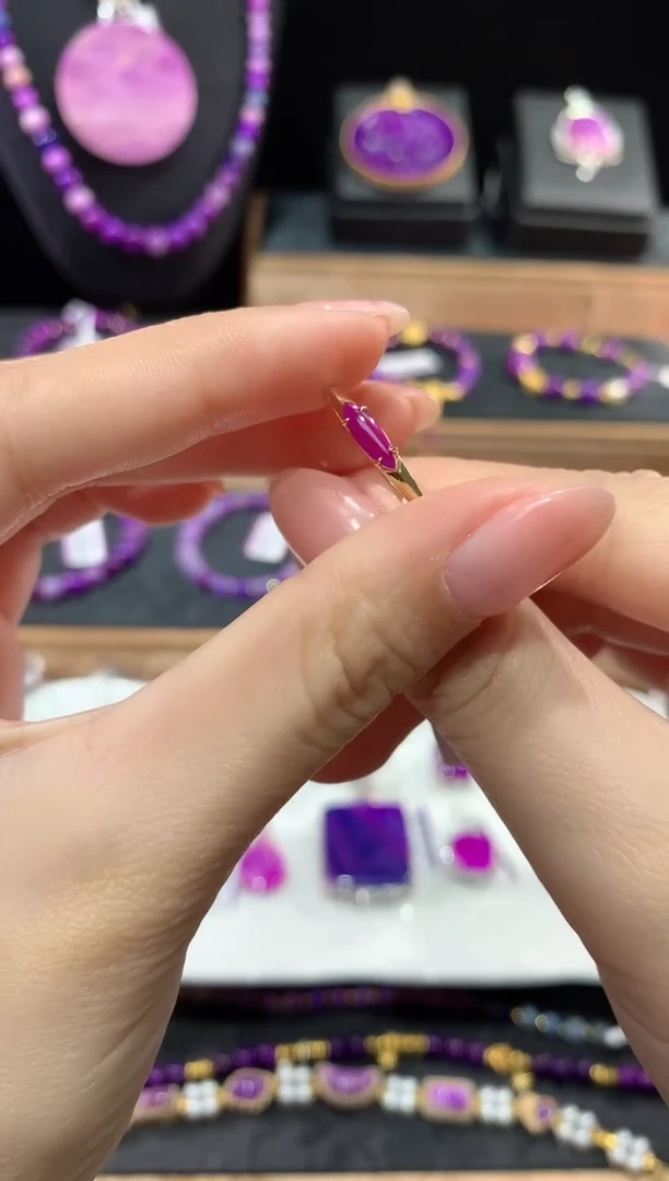 苏纪石（舒俱来）18K金镶嵌.戒指