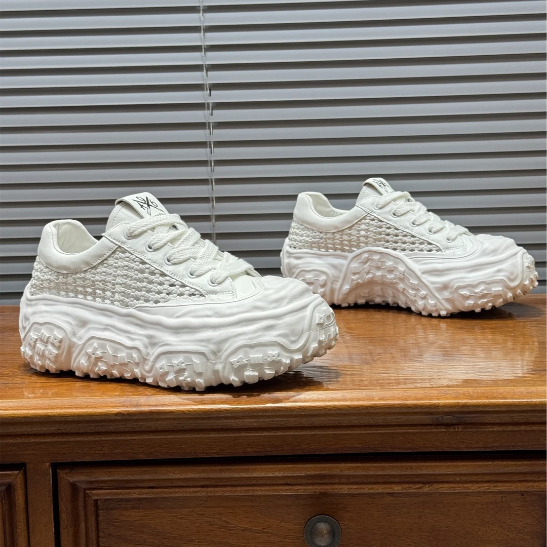 2025夏季新款时尚百搭潮流轻奢镂空透气耐磨休闲男鞋（偏大一码）