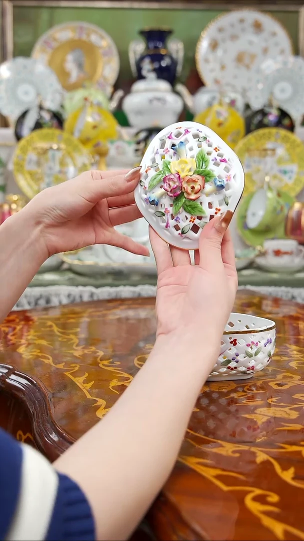 瓷婷婷中古瓷器如图所示44