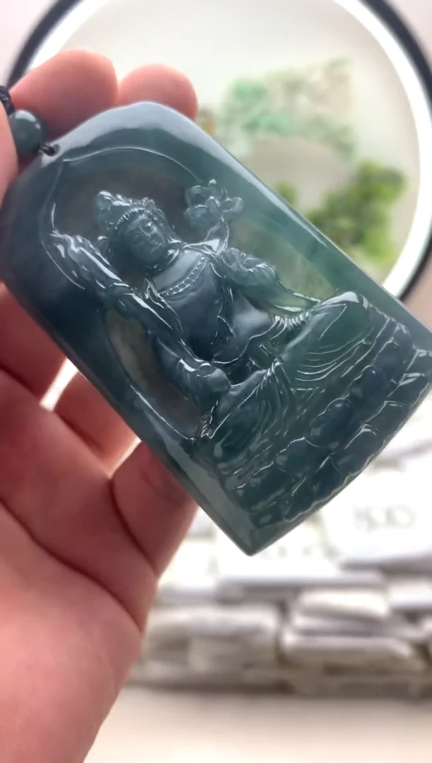 颈饰未镶嵌翡翠虚空藏