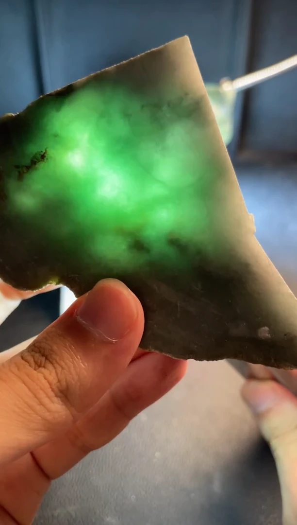翡翠未镶嵌颈饰小*翡翠