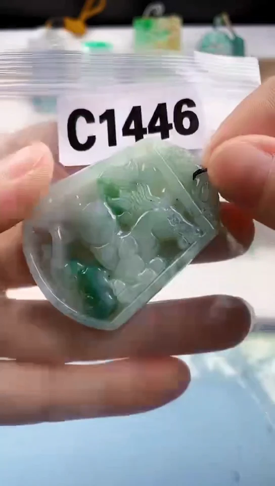翡翠未镶嵌颈饰天然翡翠吊坠挂件