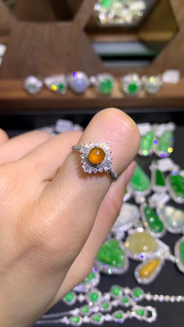 【闪购商品】翡翠吊坠(不含链)18K金镶嵌戒指