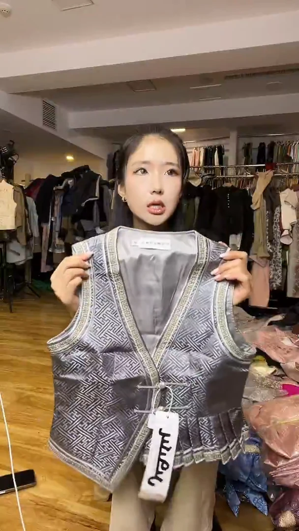 马甲       M码       80-105斤